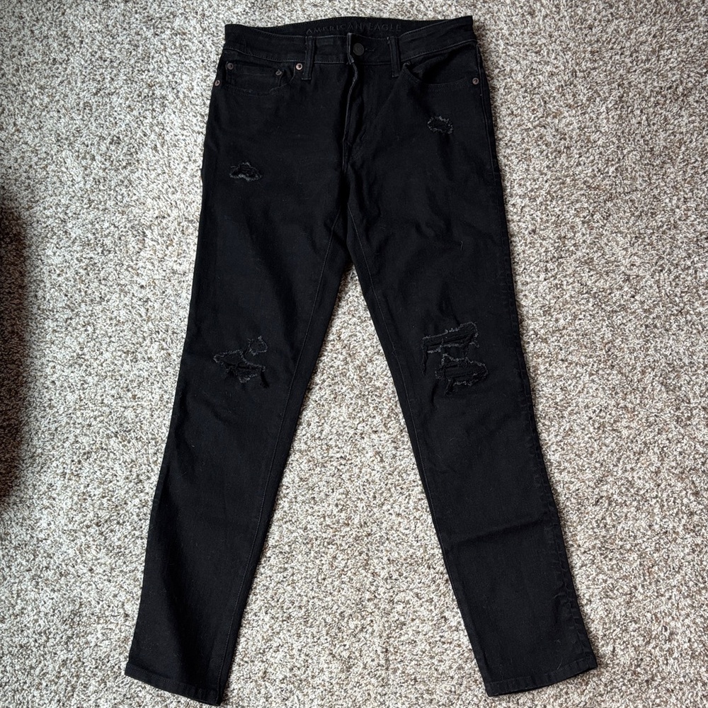 American Eagle women’s Black Distressed slim straight jeans